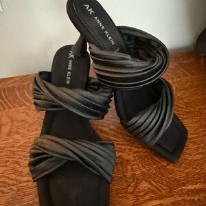 Anne Klein Black Twisted Strap Sandals
